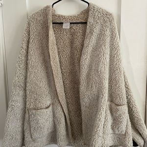 Super comfy oatmeal cardigan w/ pockets!